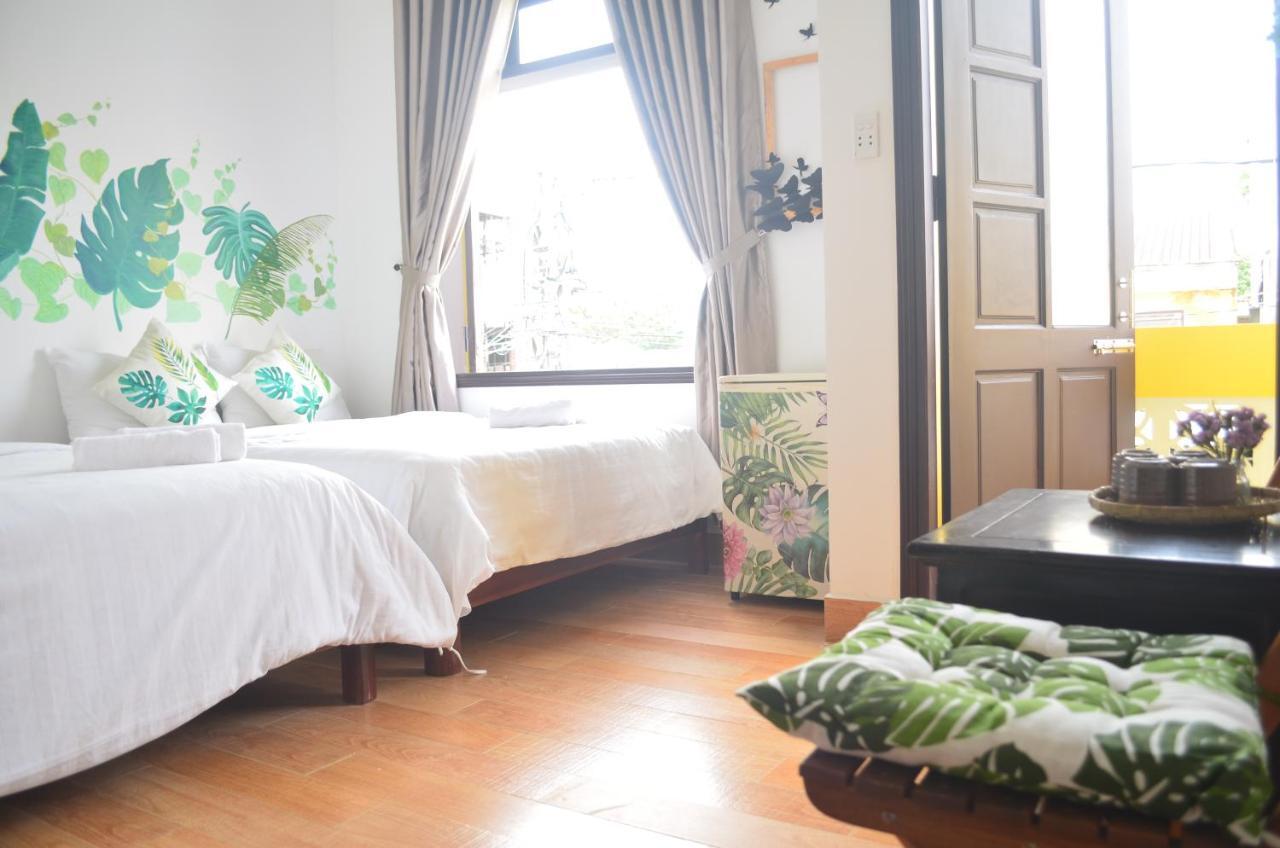 Corner Night Market Homestay Хойан Экстерьер фото