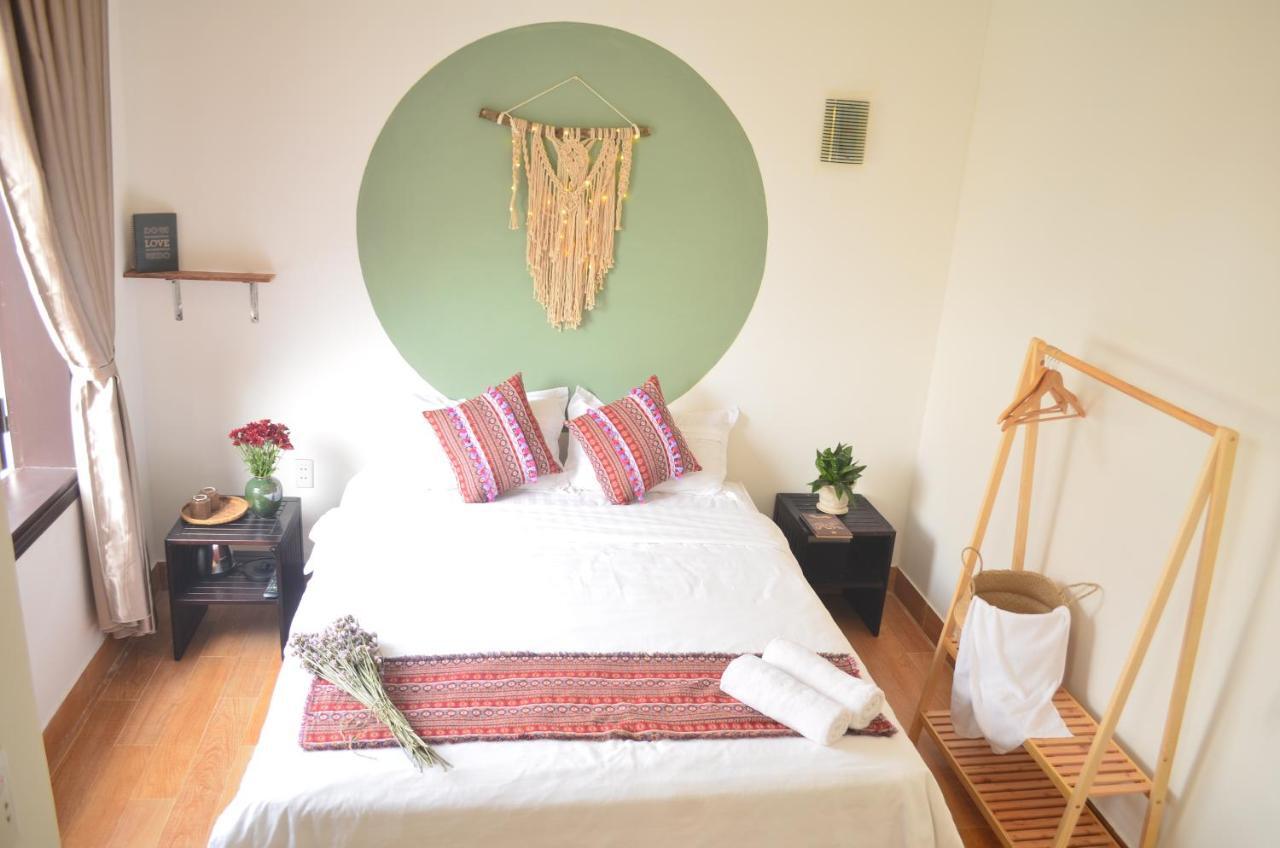 Corner Night Market Homestay Хойан Экстерьер фото