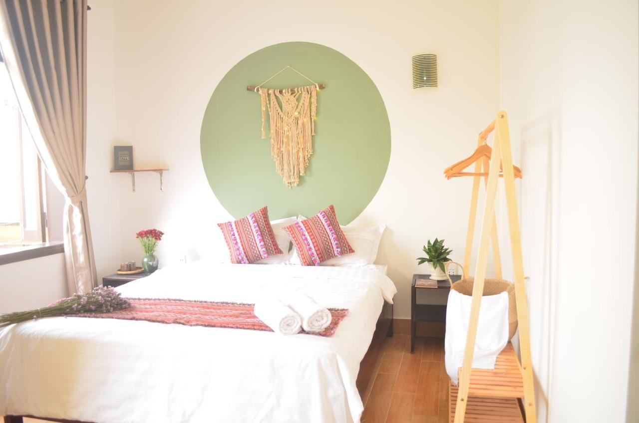 Corner Night Market Homestay Хойан Экстерьер фото
