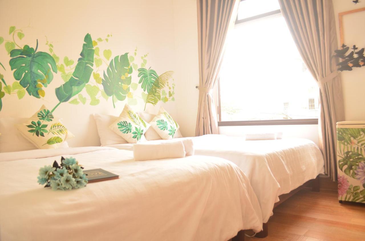 Corner Night Market Homestay Хойан Экстерьер фото