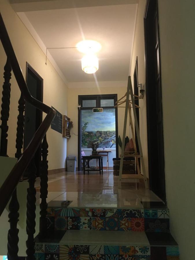 Corner Night Market Homestay Хойан Экстерьер фото