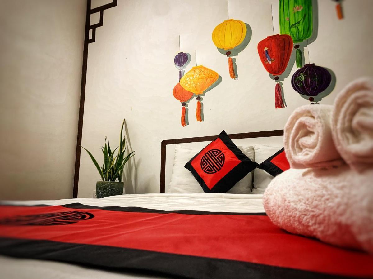 Corner Night Market Homestay Хойан Экстерьер фото